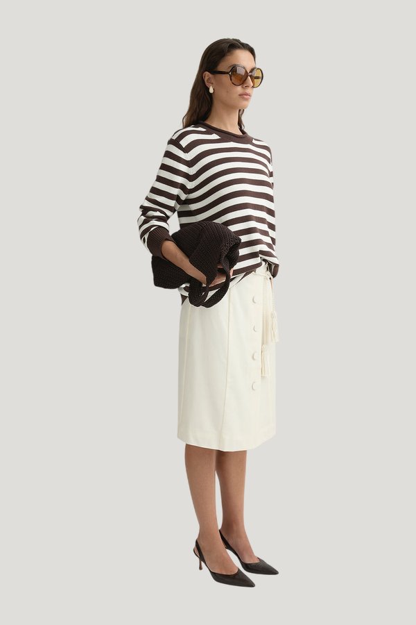 Lara Jumper — model side