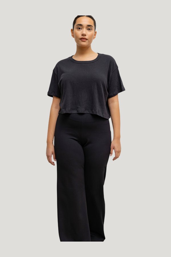 Laura Crop Boxy Tee — model side
