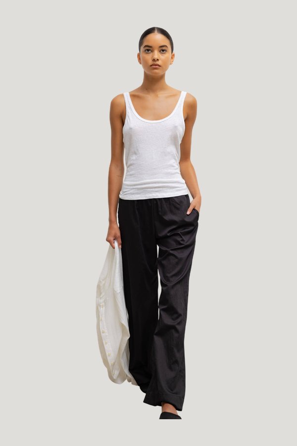 Laura Scoop Neck Tank — model side