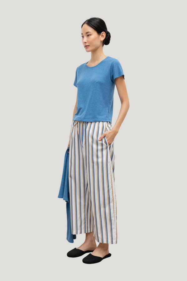 Lauren Margo Tee — model side