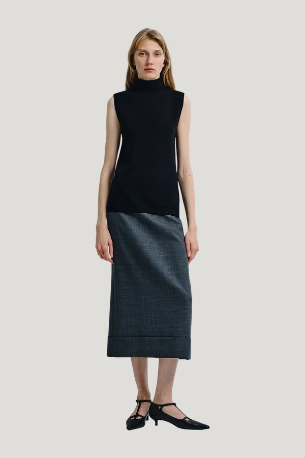 Lilou Sleeveless Turtleneck Top — model front