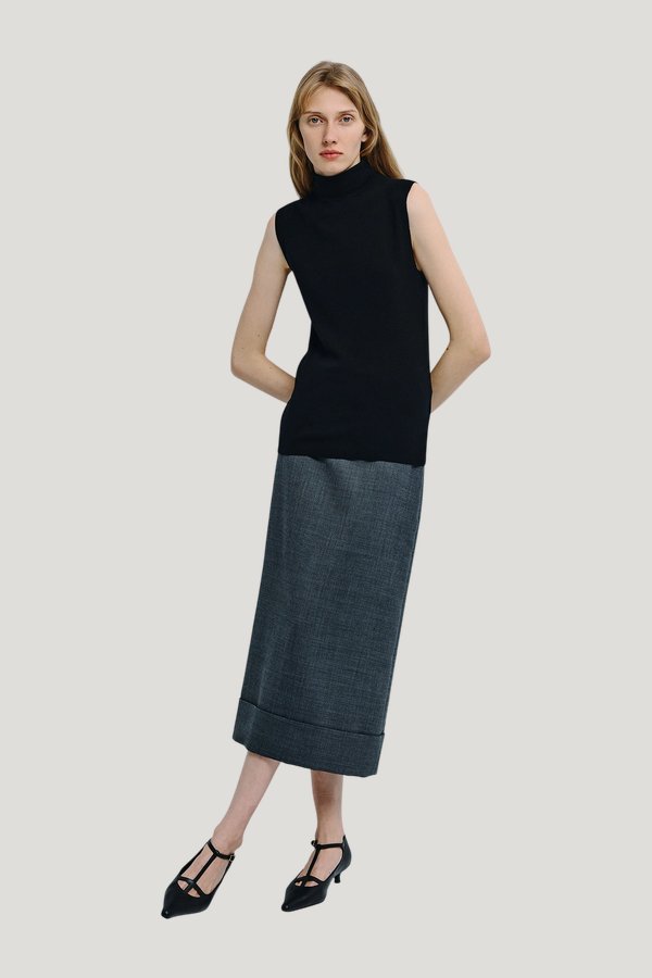 Lilou Sleeveless Turtleneck Top — model side