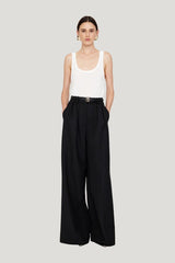 Lou Trouser - Black — model side