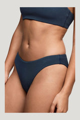Low Waist Bikini Bottom | Crispy — model side