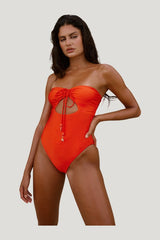 Marbella One Piece in Carmesi — model front
