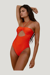 Marbella One Piece in Carmesi — model side