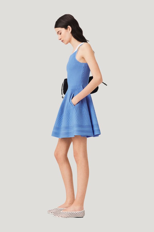 Short knit dress — model side