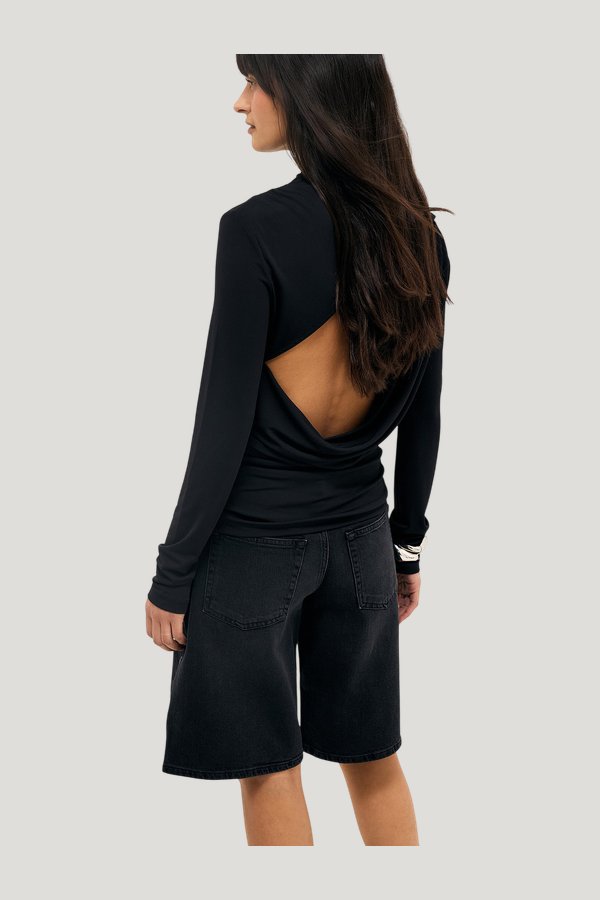 Mid Waist Loose Denim Shorts — model front