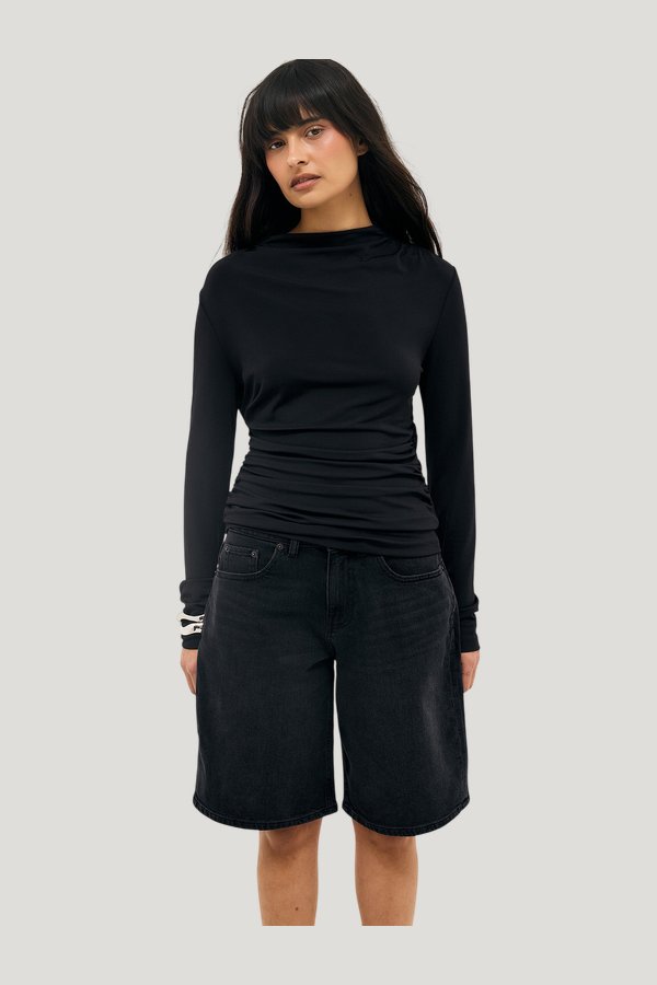 Mid Waist Loose Denim Shorts — model side