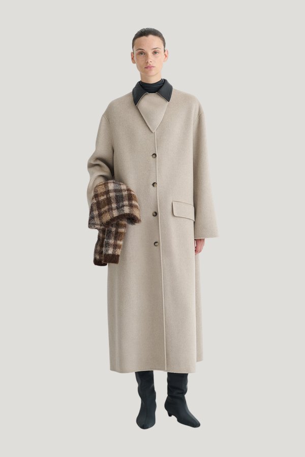 Rowina - Regenerated leather coat - Stone/Black — model front