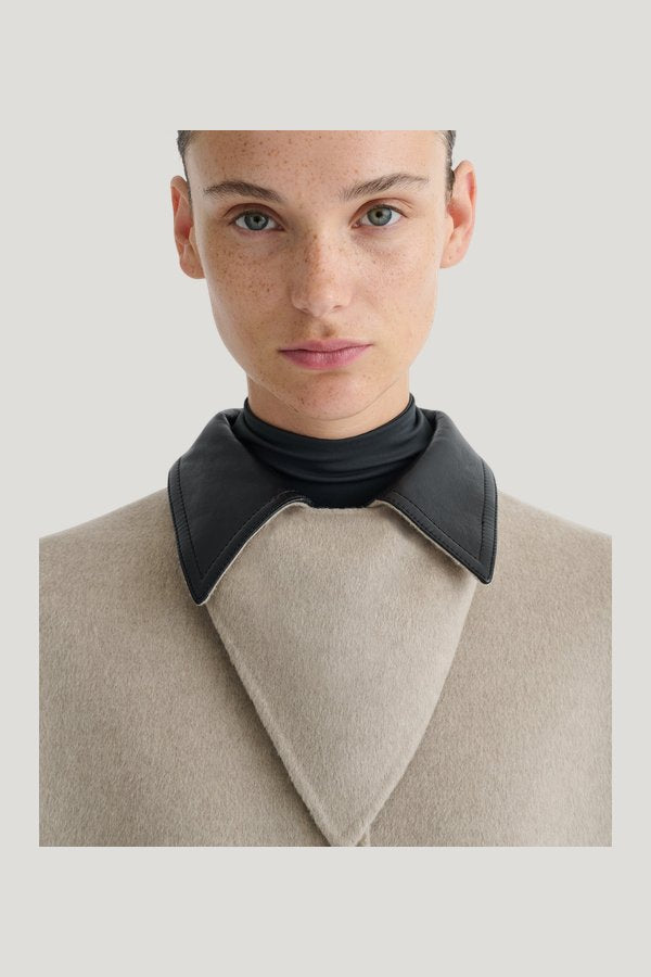 Rowina - Regenerated leather coat - Stone/Black — model side