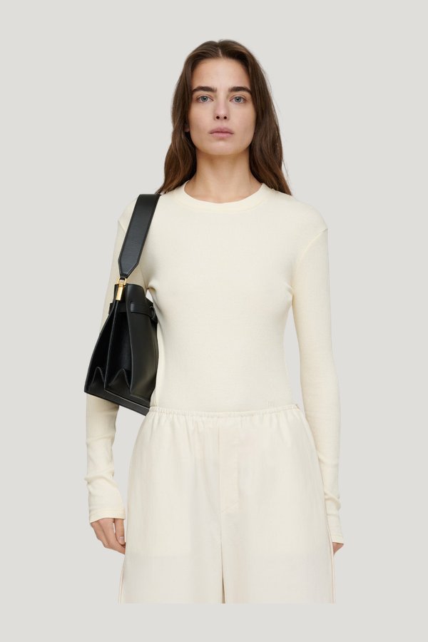 Tamsin - Long sleeve top - Creme — model side