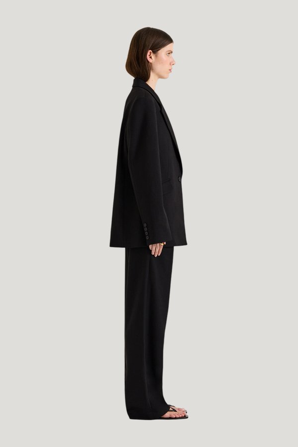 Ornella Blazer — model side