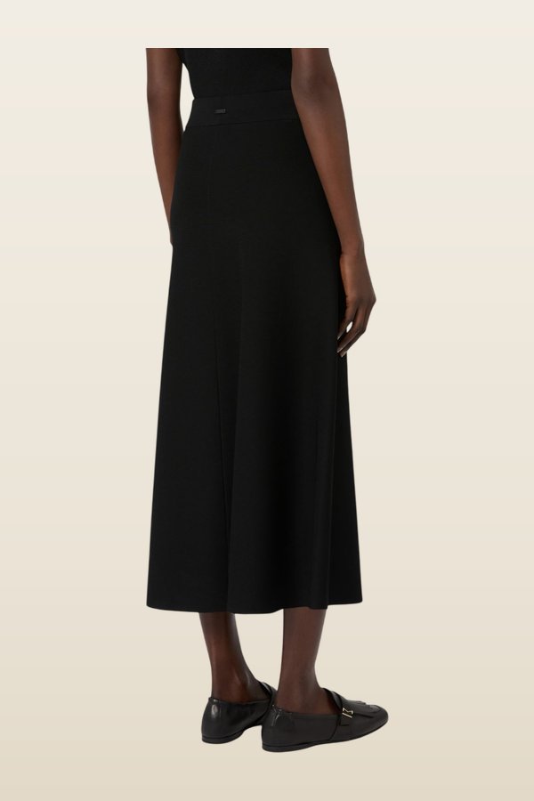 Viscose yarn skirt — model back
