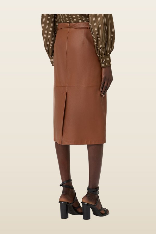 Natural Nappa leather pencil skirt — model back