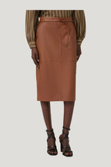 Natural Nappa leather pencil skirt — model side