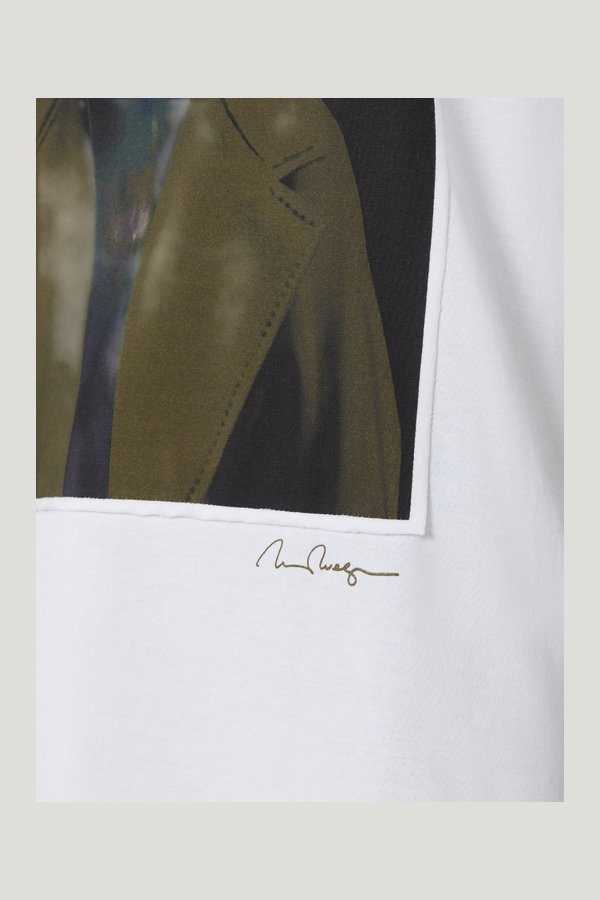 Iconic print-adorned jersey T-shirt — model side