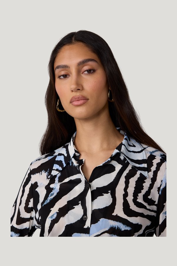 Perfect Shirt — model side