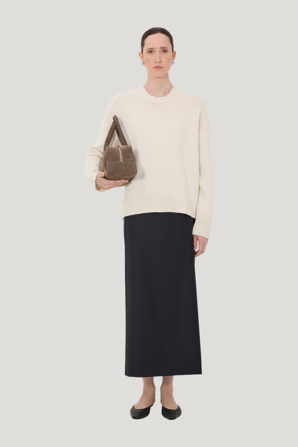 PIA Oversized cashmere sweater — model front