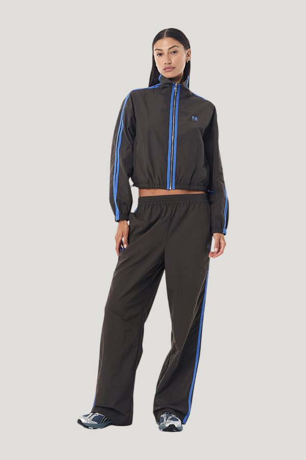 Relay Spray Jacket In Coffee — model front