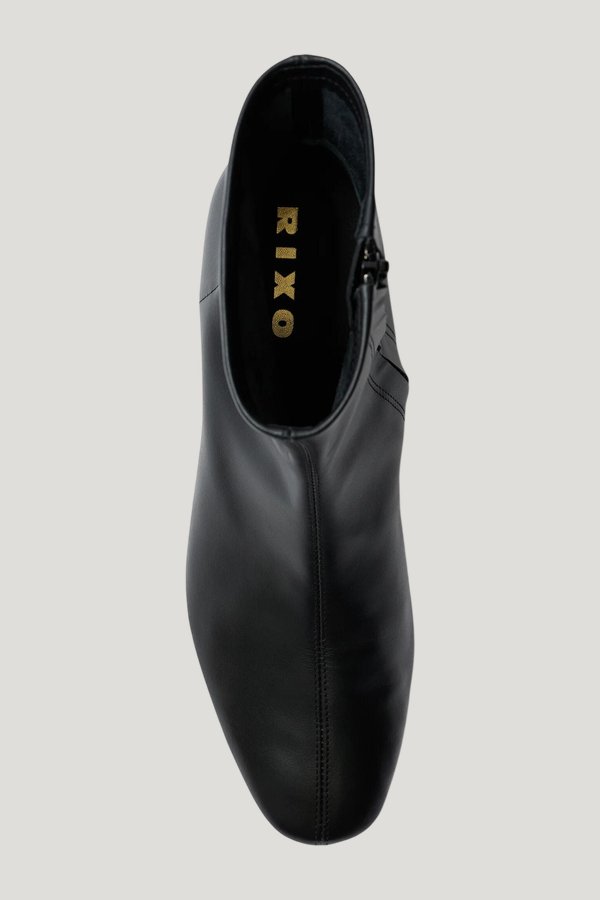 Rey - Black Leather — model front