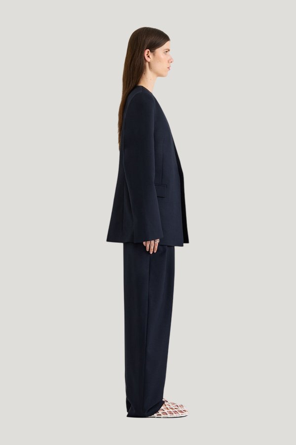 Sharli Blazer — model side