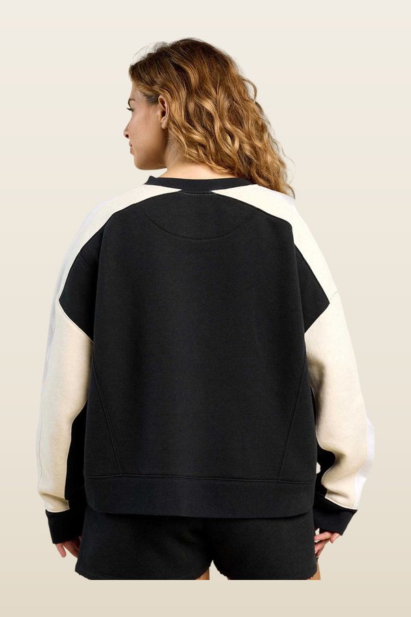 Vintage Fleece Sideline Crew — model back