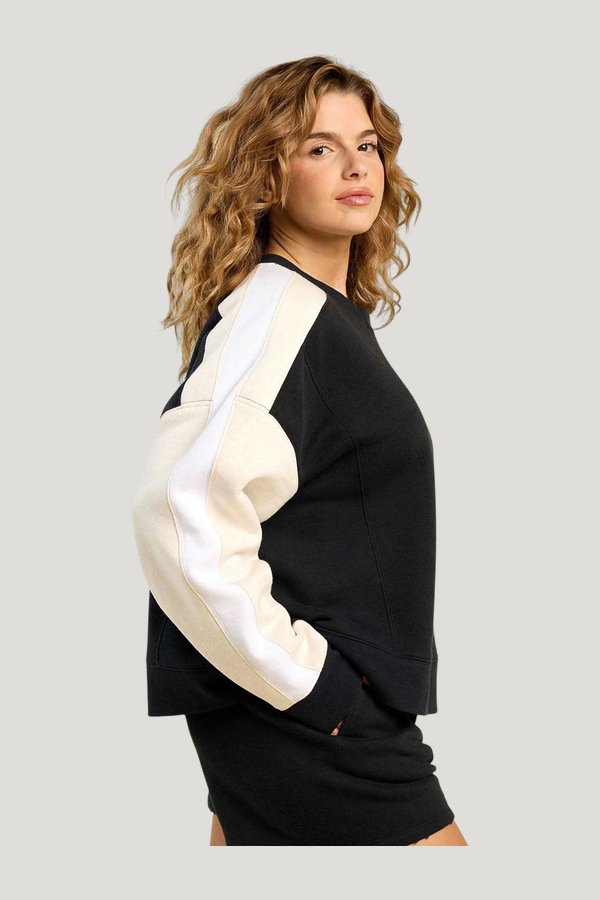 Vintage Fleece Sideline Crew — model side