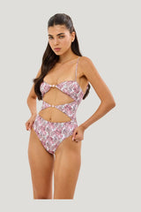 Sidny Rockrose Paisley - One Piece — model front