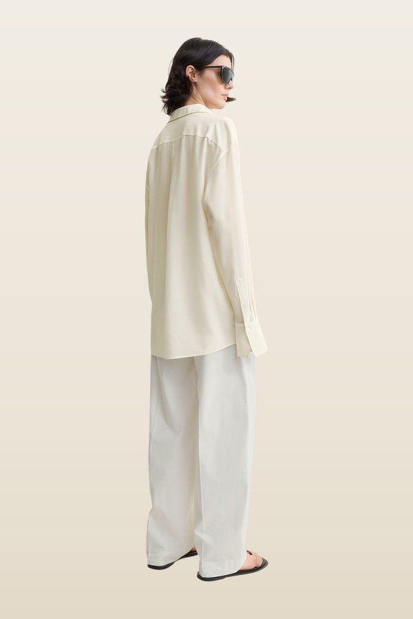 Silk crepe shirt — model back