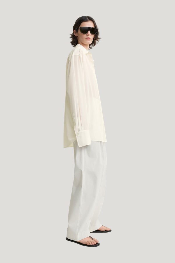 Silk crepe shirt — model side