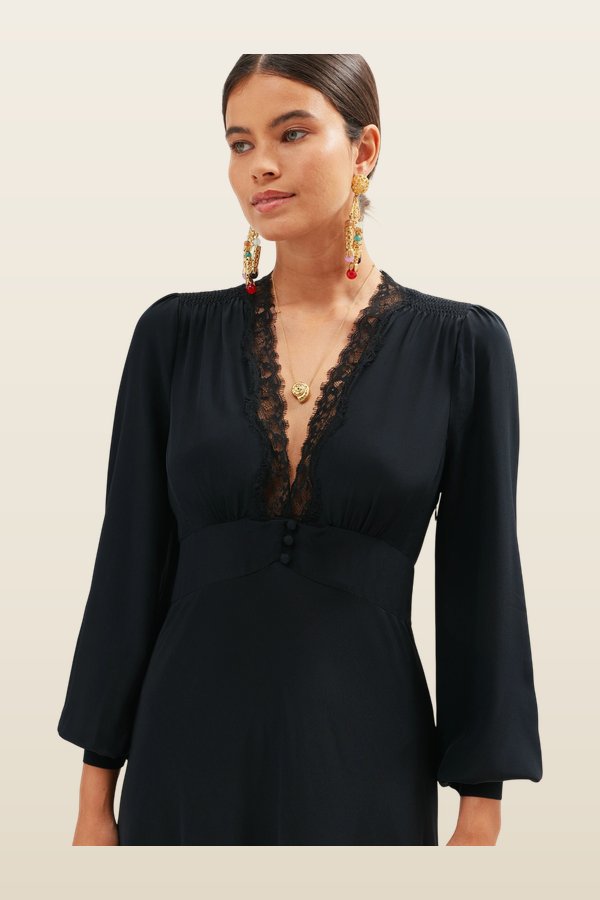 Taelia - Gold — model back