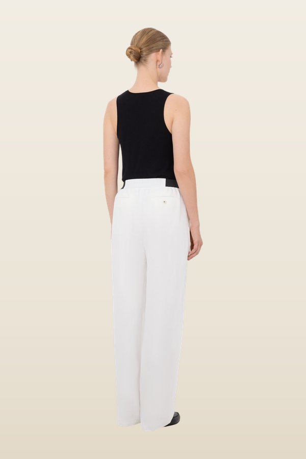 TAKAROA LDS Elasticated waistband trousers — model back