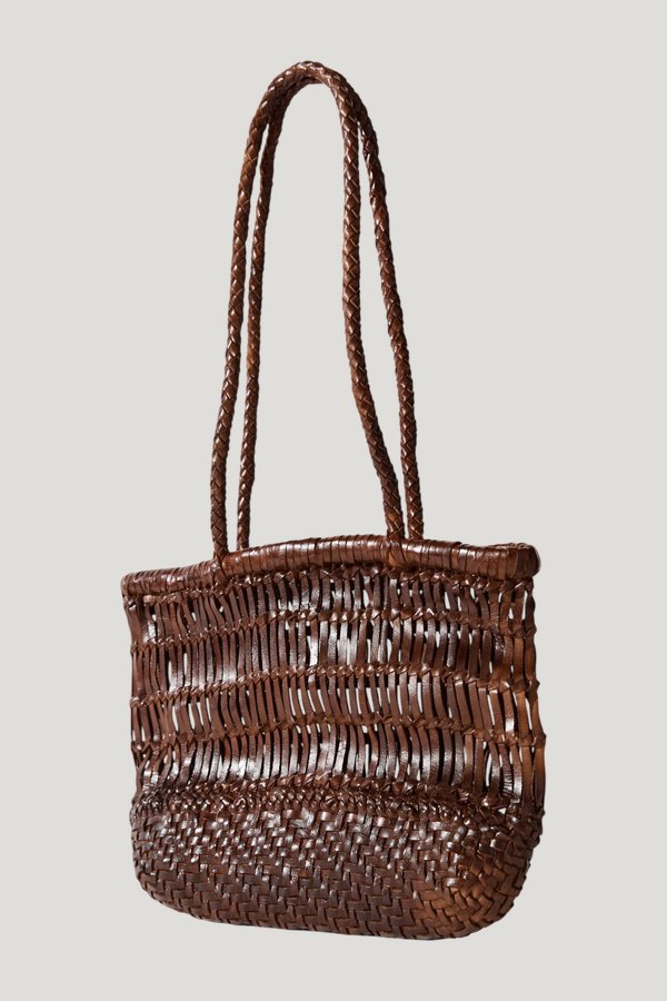 Textured Petit Bagu - Chestnut — model front
