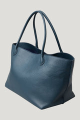 The Eva Weekend Tote — model front