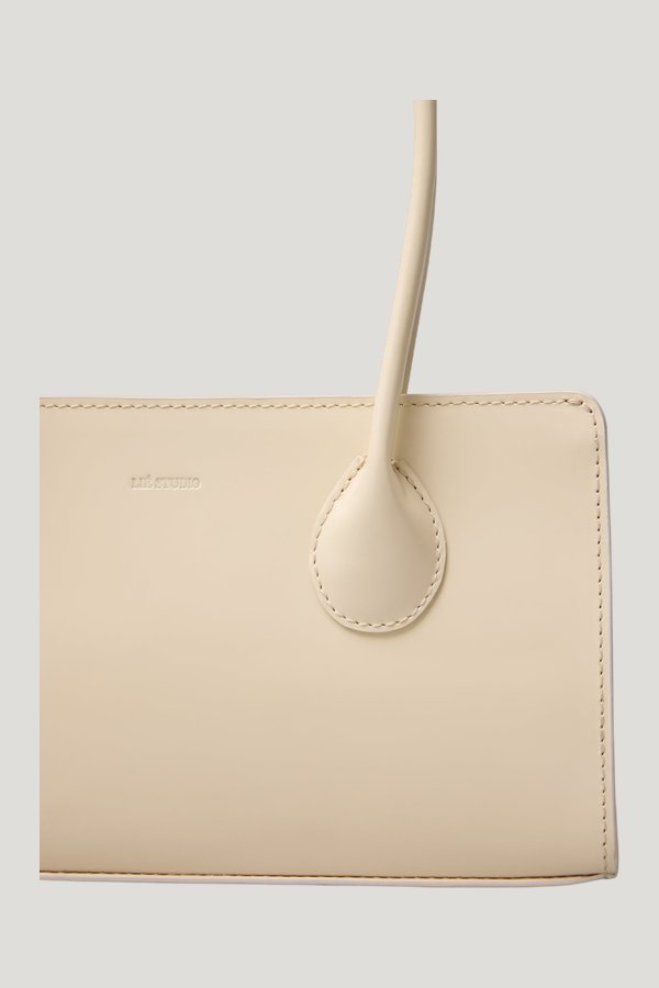 The Lou Bag — model side