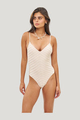 Tina Macadamia - One Piece — model front