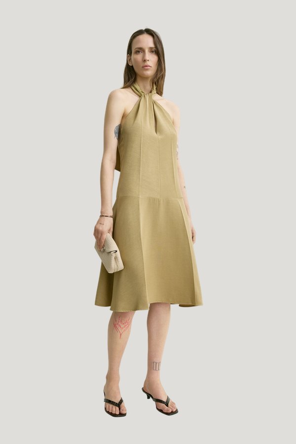 Twist halter dress cumin — model front