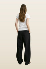 Wide-ribbed v-neck tee optic — model back