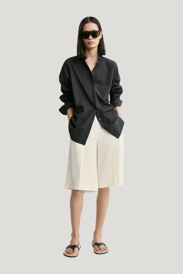 Wide tailored shorts — model front