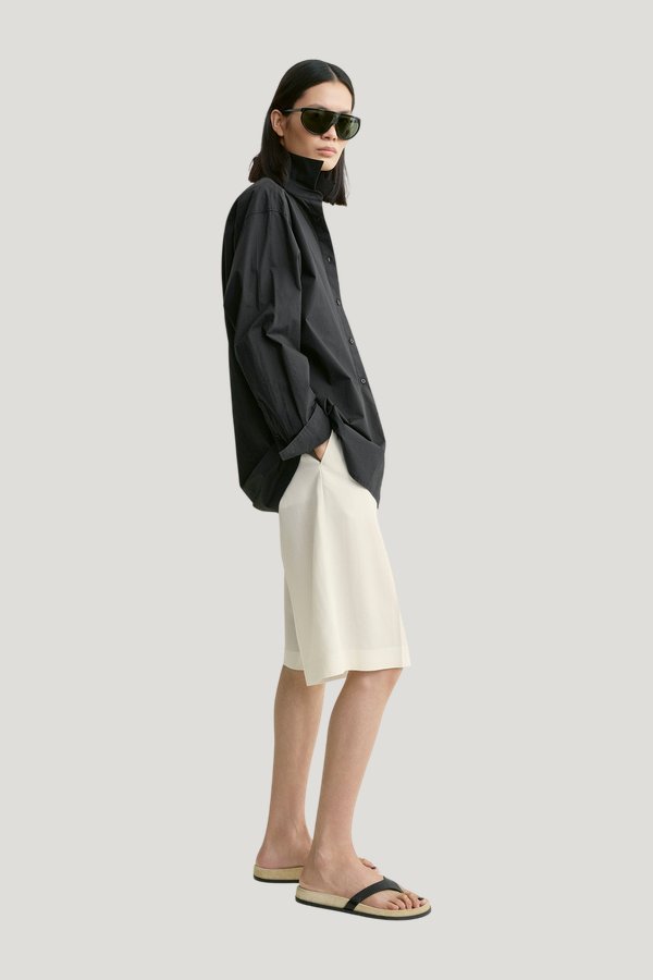 Wide tailored shorts — model side
