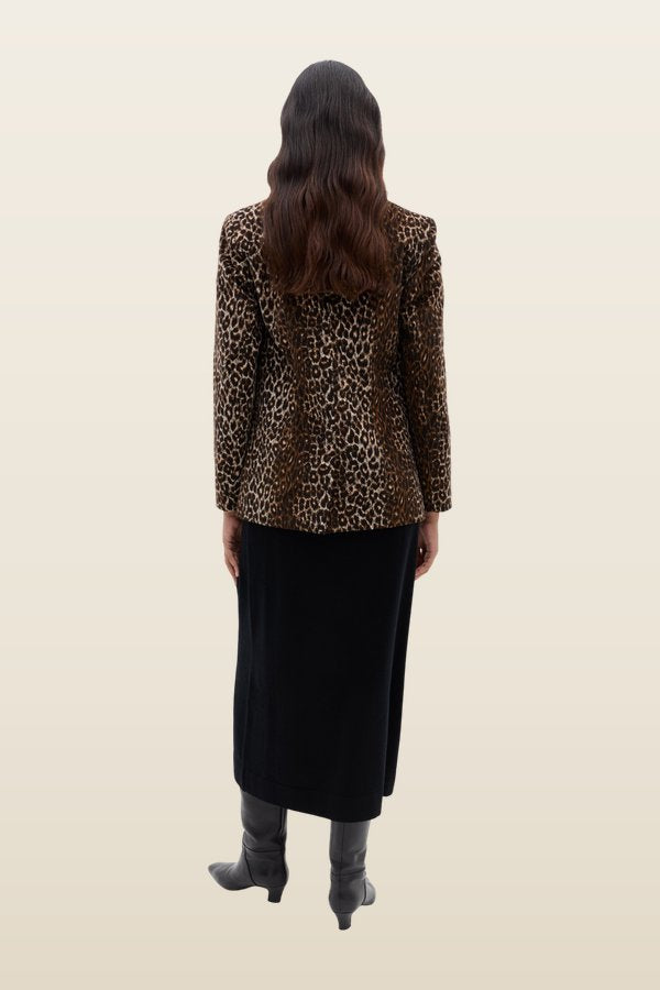 Xander - Lyra Leopard — model back